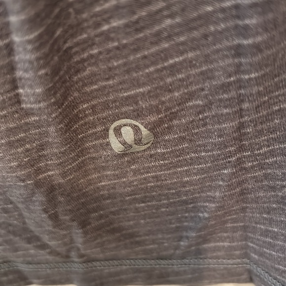 LULULEMON EXERCISE TANK TOP GRAY PINSTRIPE WITH BLACK PERFORATED FABRIC SIZE L - Picture 6 of 6